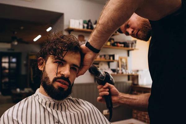 Features Every Great Barber Chair Should Have