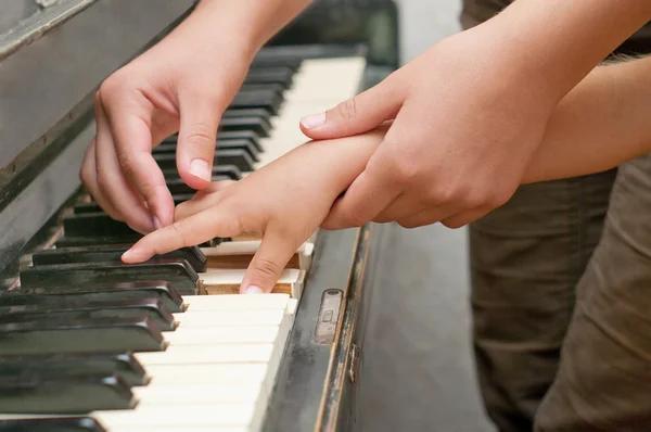 Home Music Lessons and Their Surprising Academic Advantages