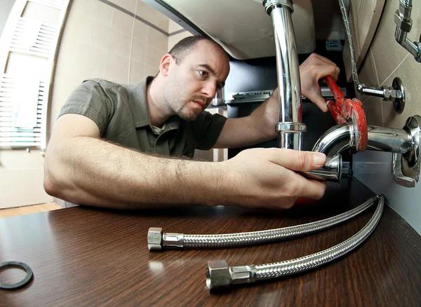 Experienced Plumber for Complete Plumbing Solutions